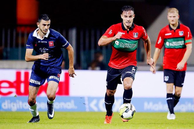 边后卫前提 边后卫前提