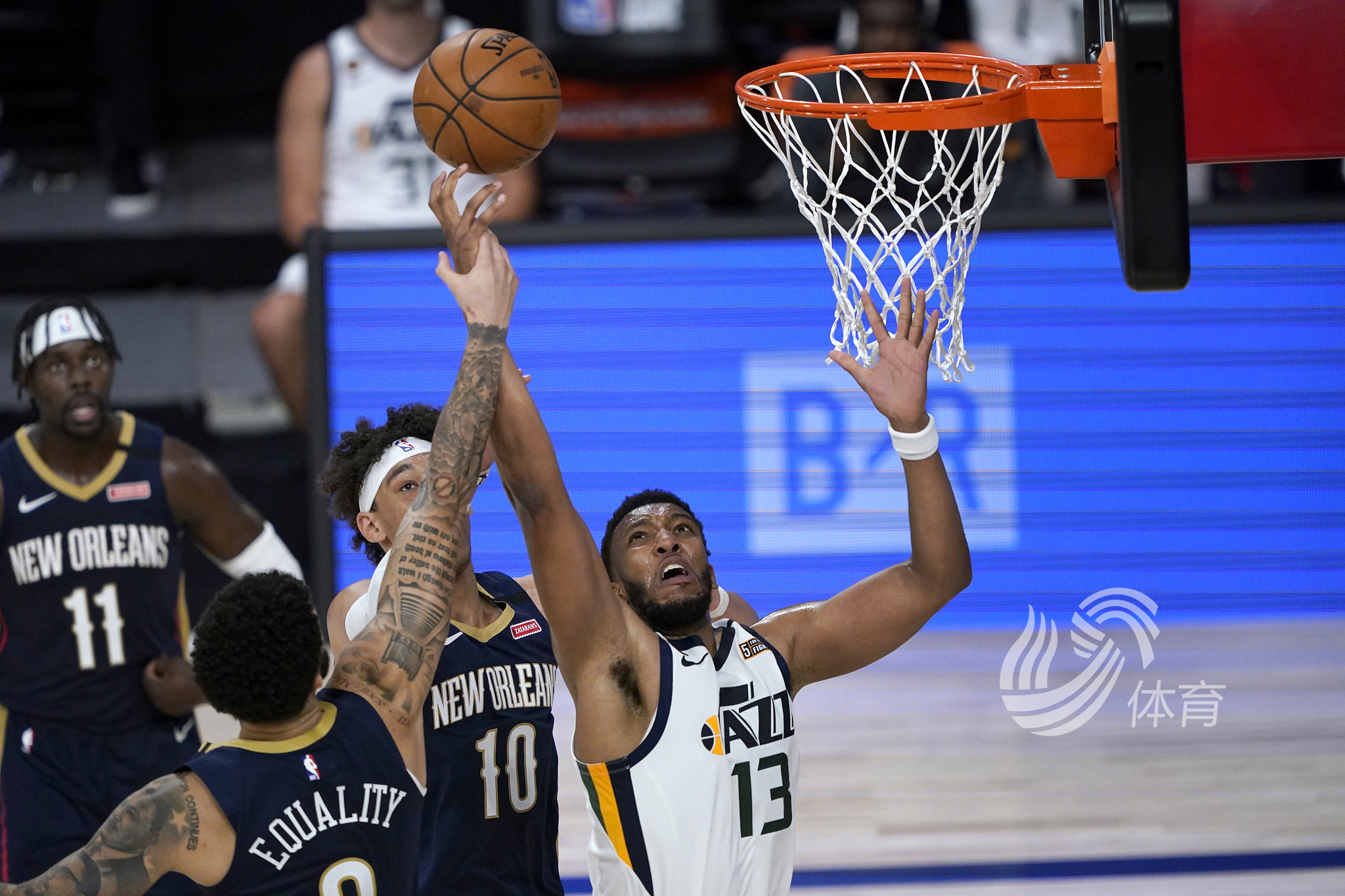 球都逼近出 球都逼近出